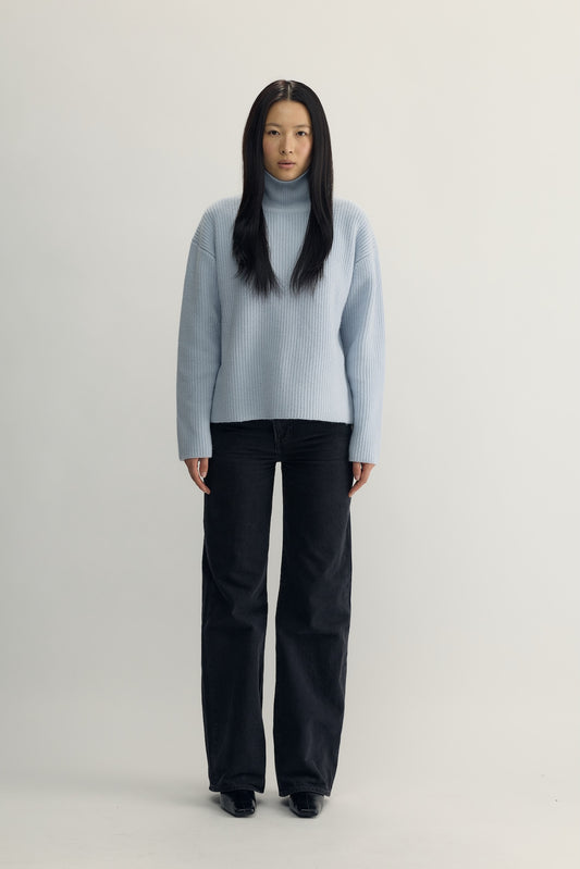 INES KNIT HIGH COLLAR - light ice blue