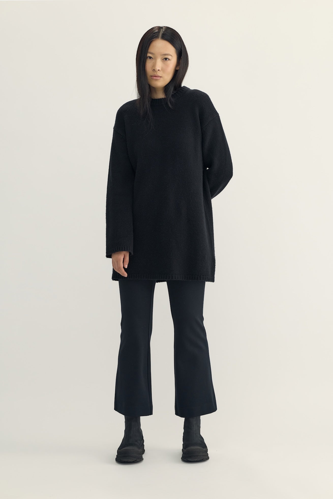 ALETTE KNIT LONG CREWNECK - black
