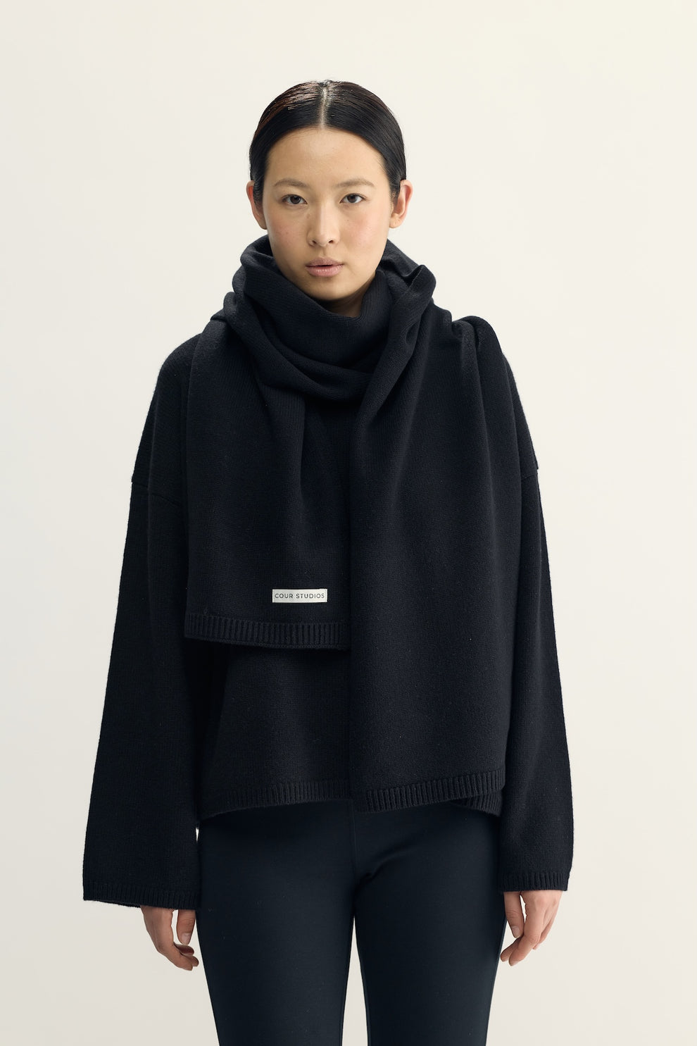 Colette Knitted Scarf — vid halsduk i 100% ull från COUR Studios