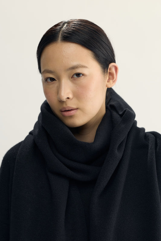 COLETTE KNITTED SCARF - black