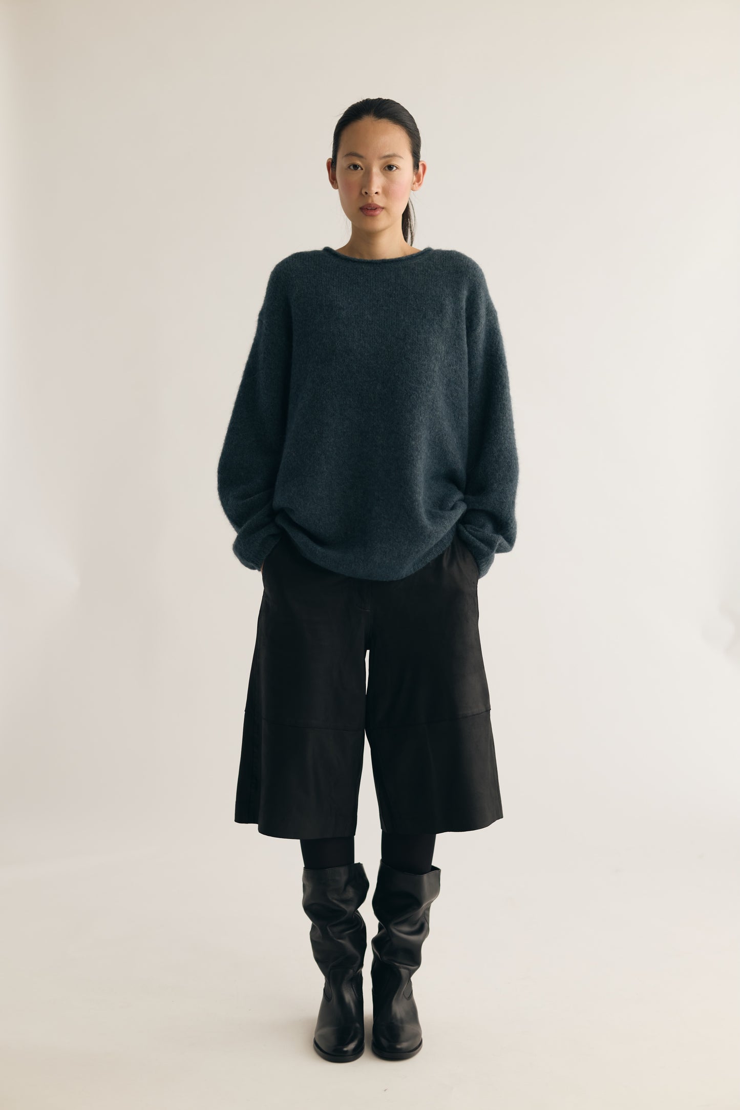 VIVIENNE OVERSIZED KNITTED CREWNECK